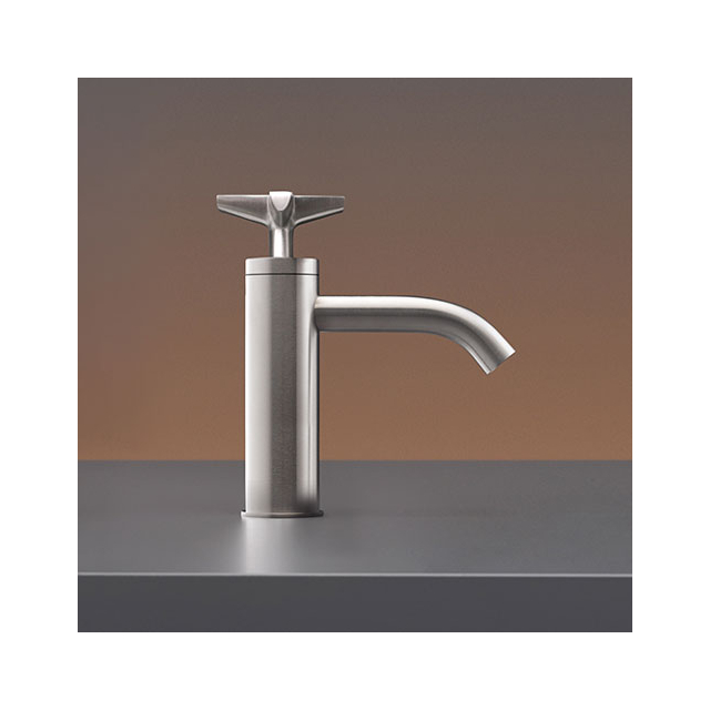 Cea Design Cross CRX 43 渐进式单孔台面搅拌机 | Edilceram Design